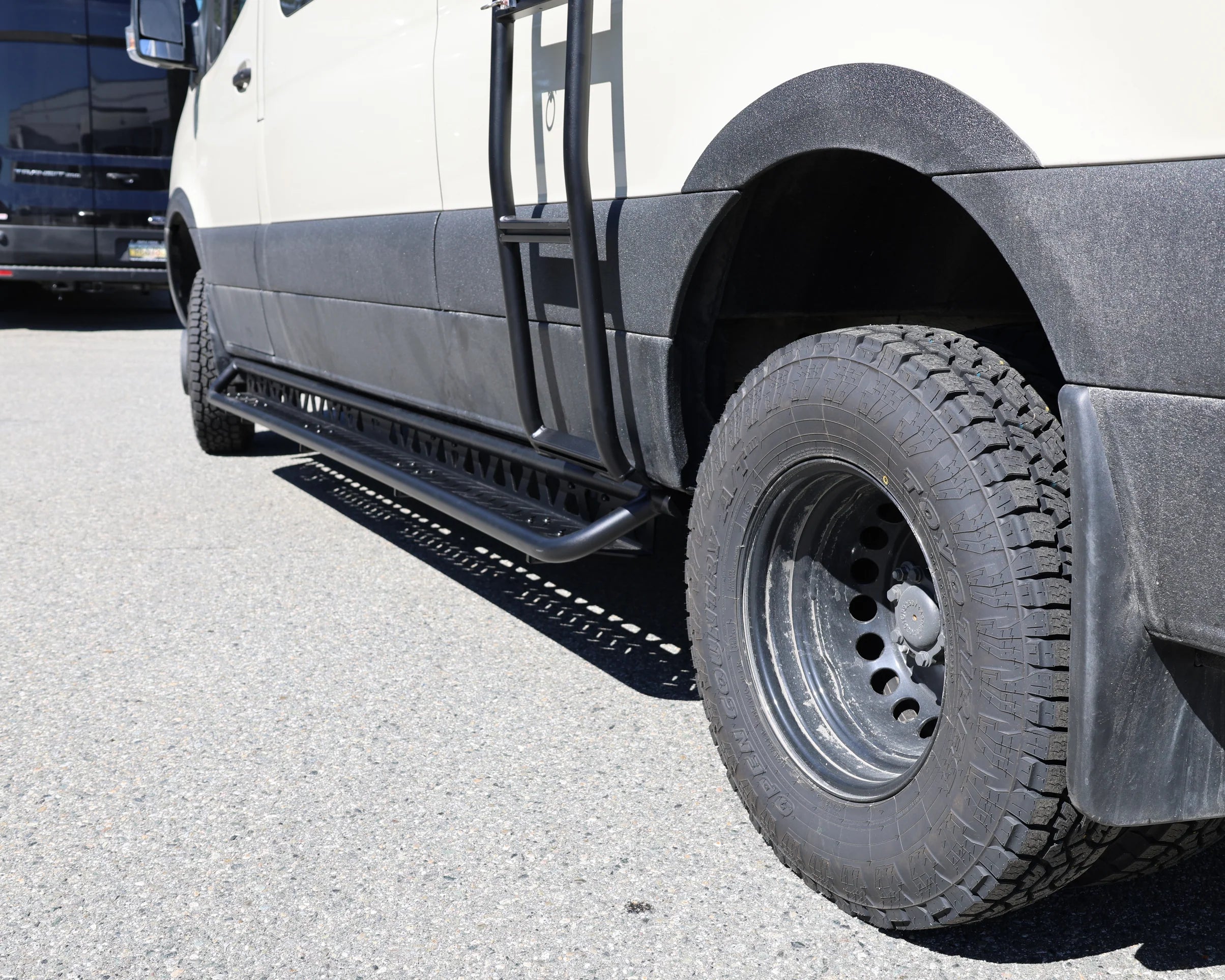 Sprinter with Side Ladder Lower Focus