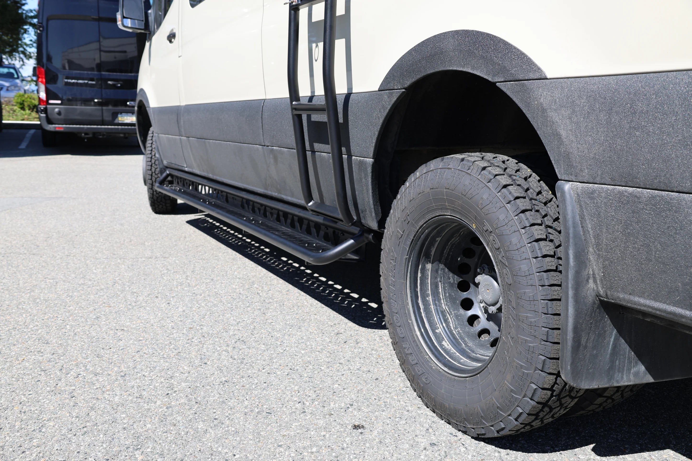 Sprinter with Side Ladder Lower Focus