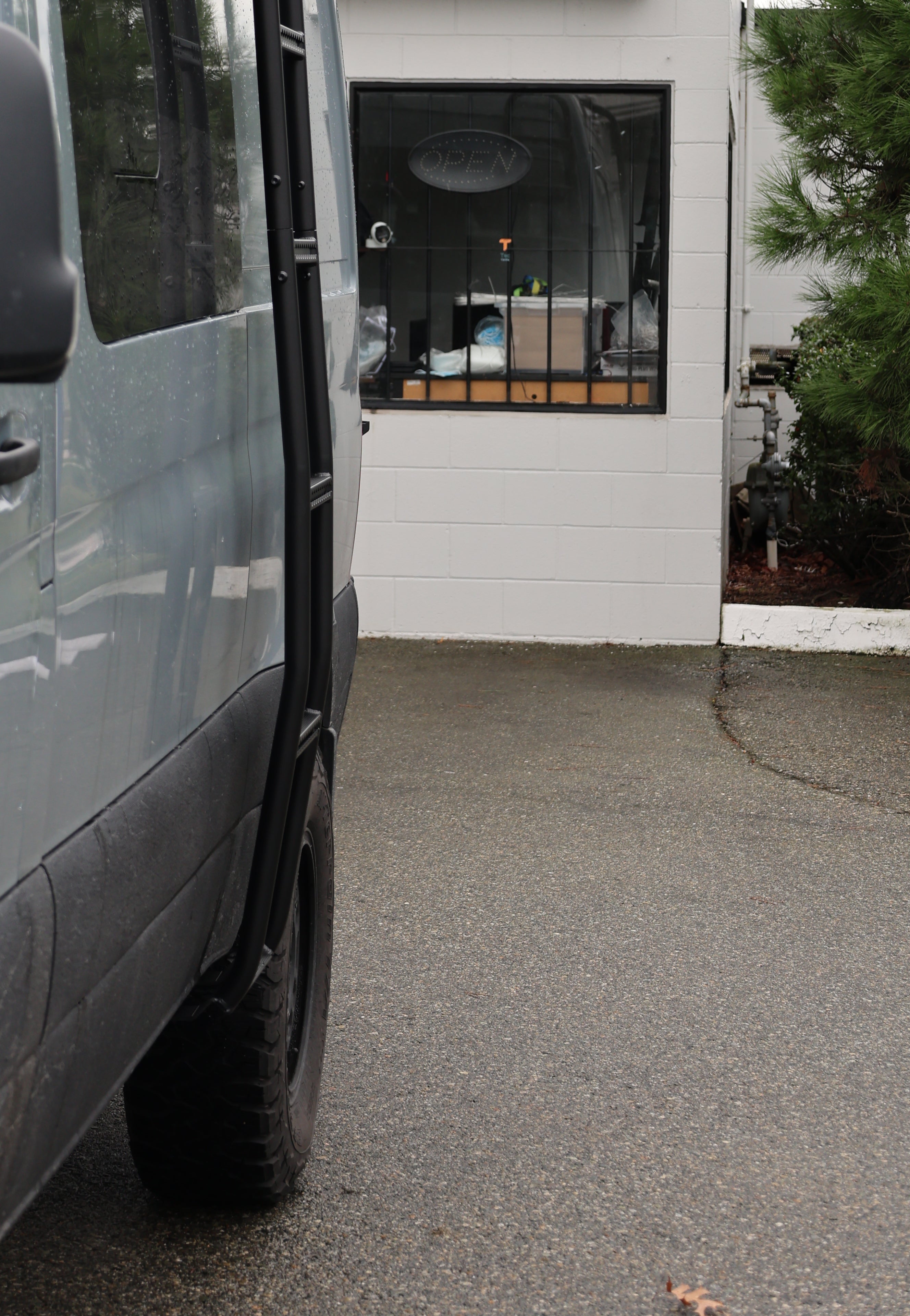 Sprinter with Side Ladder