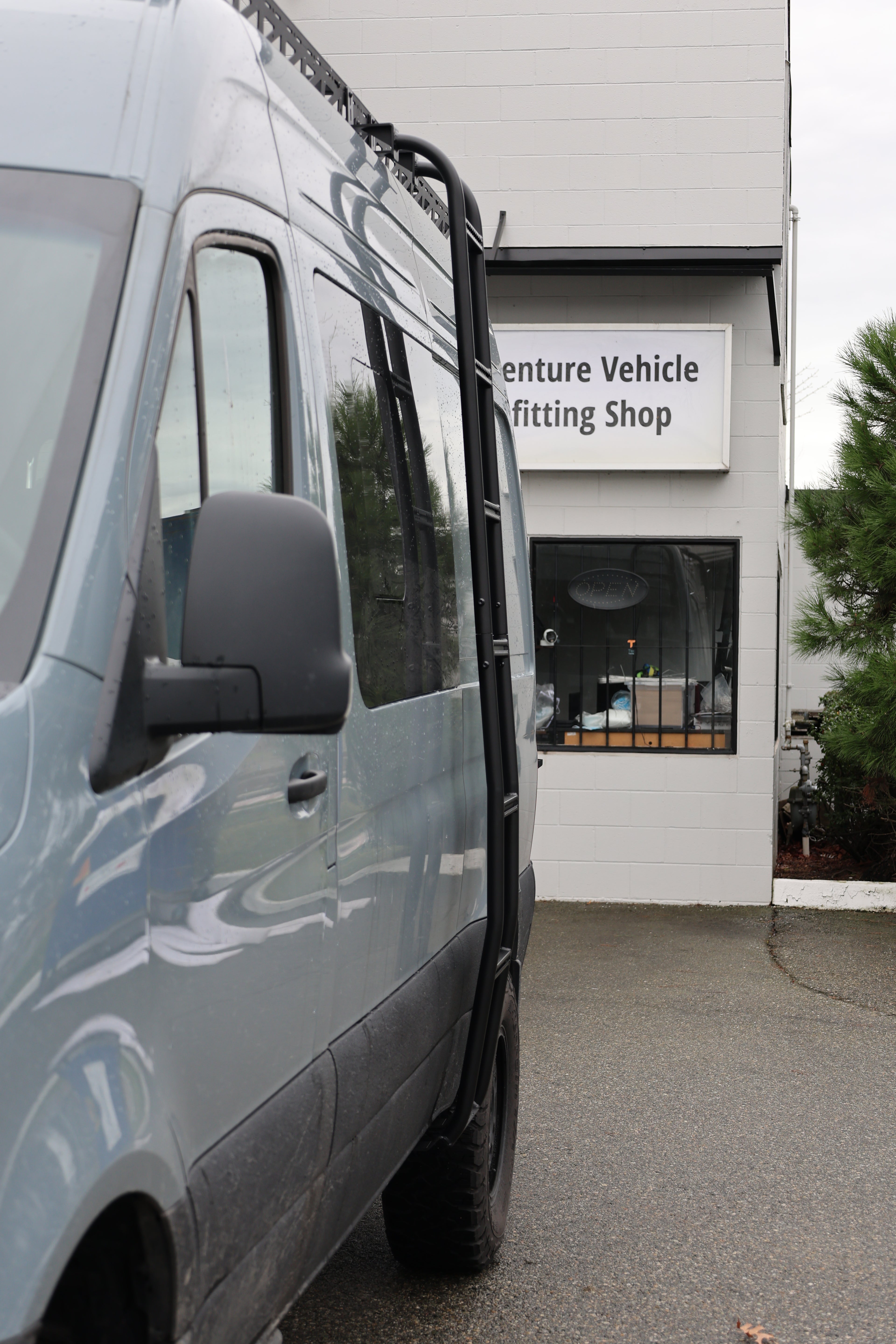 Sprinter with Side Ladder