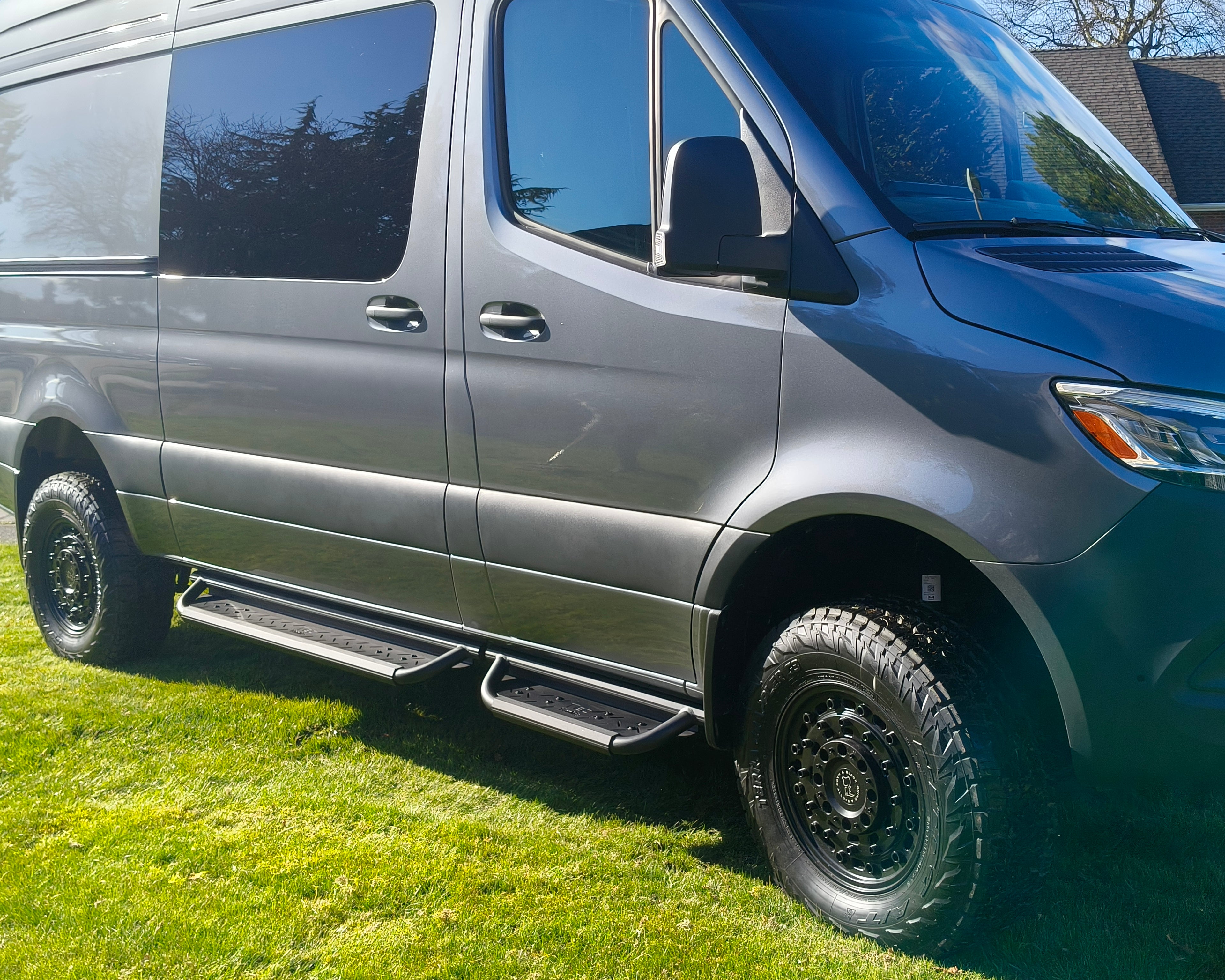 Sprinter anti-slip modular drop down running boards