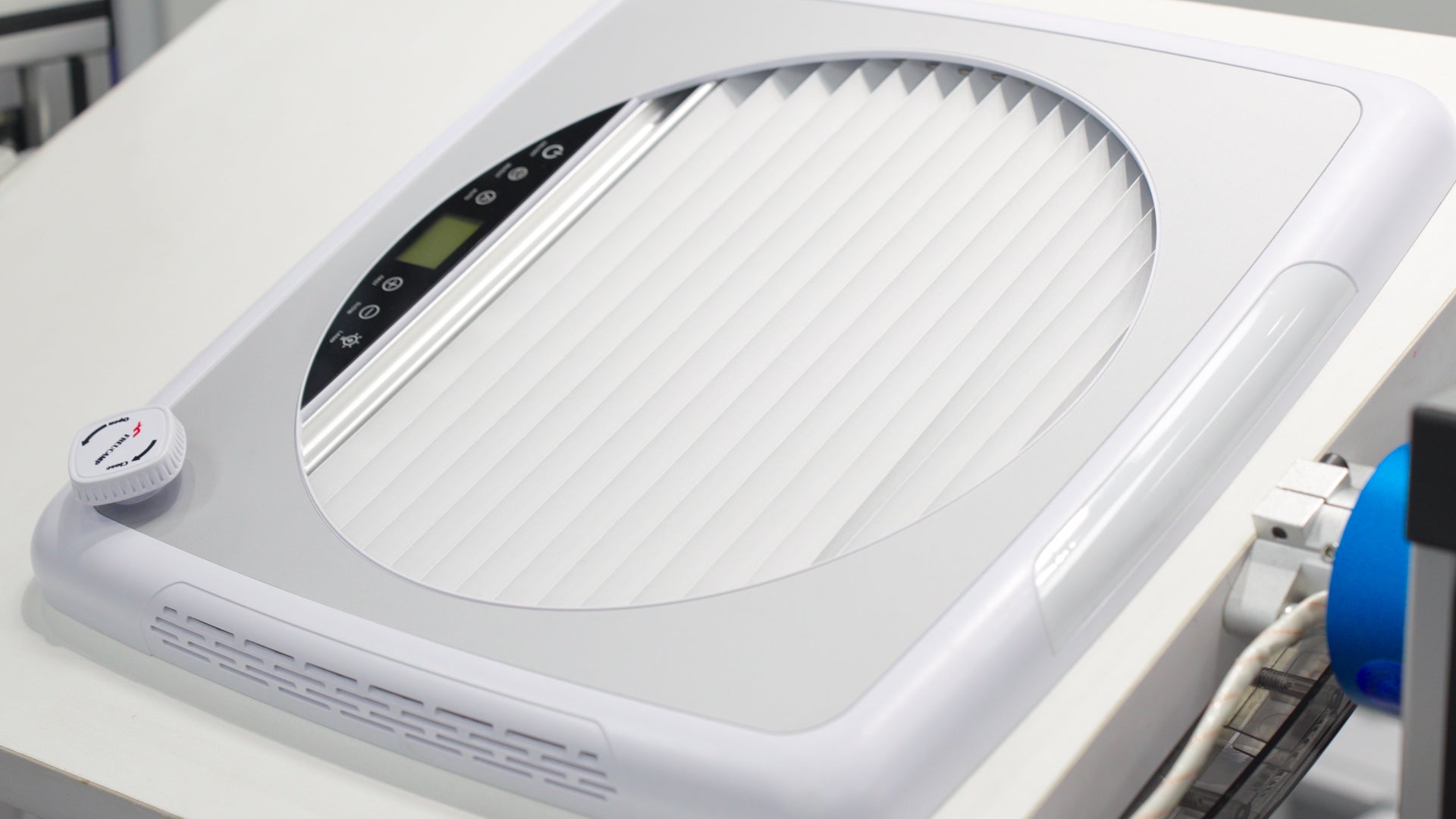 Brushless roof fan with remote control