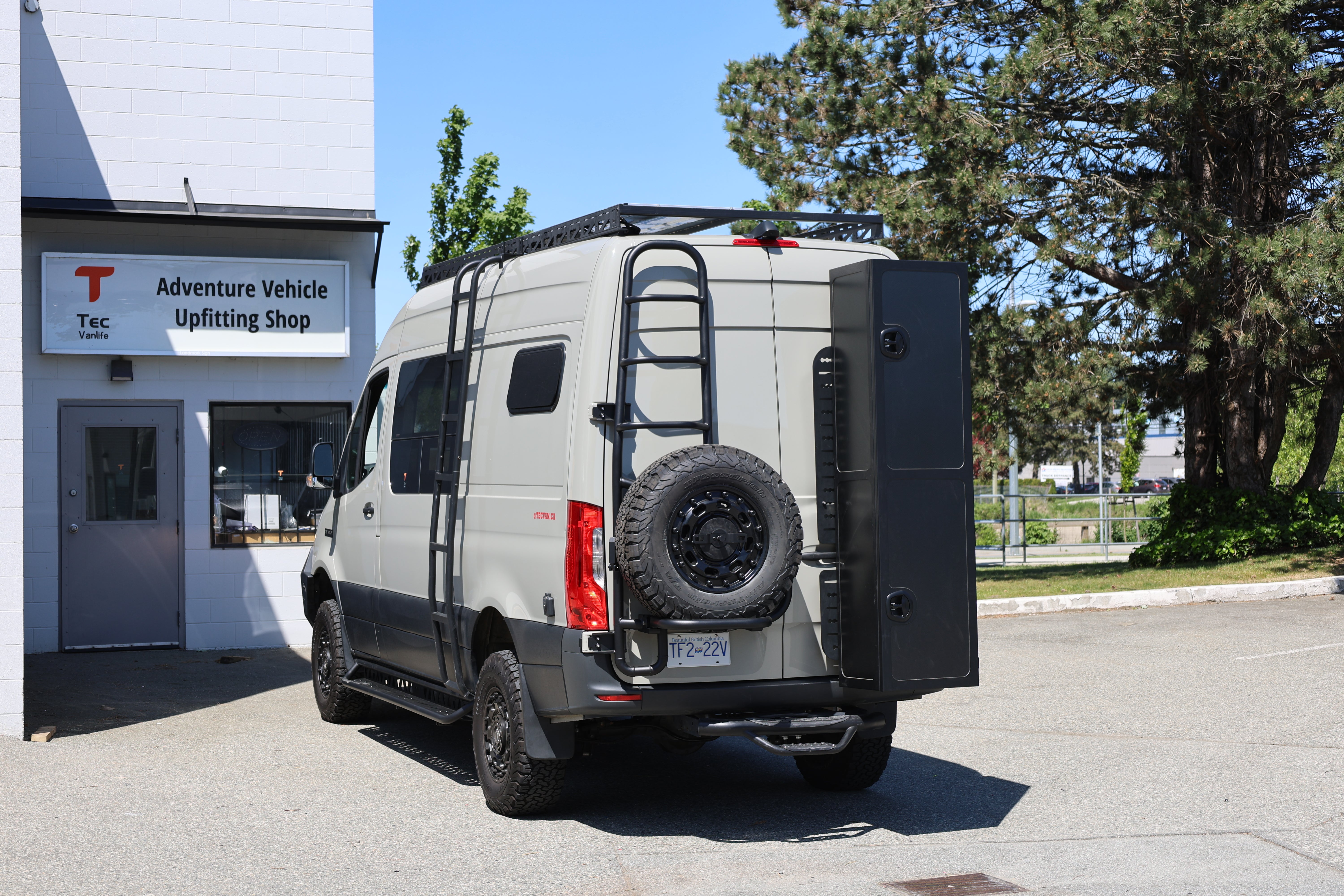2007+ Mercedes Sprinter Full Length Drop Down Running Boards Fitted Back View
