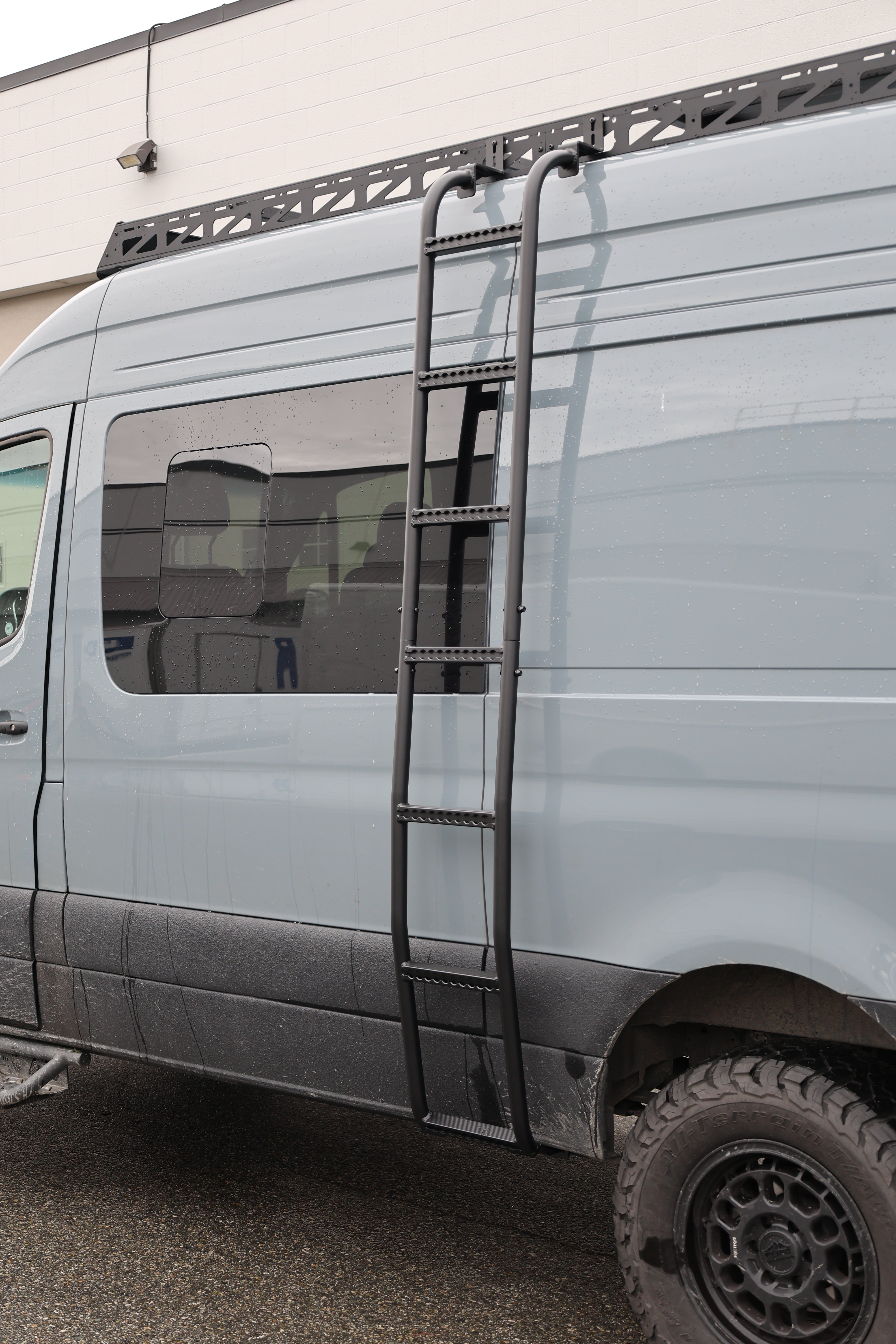 Sprinter with Side Ladder