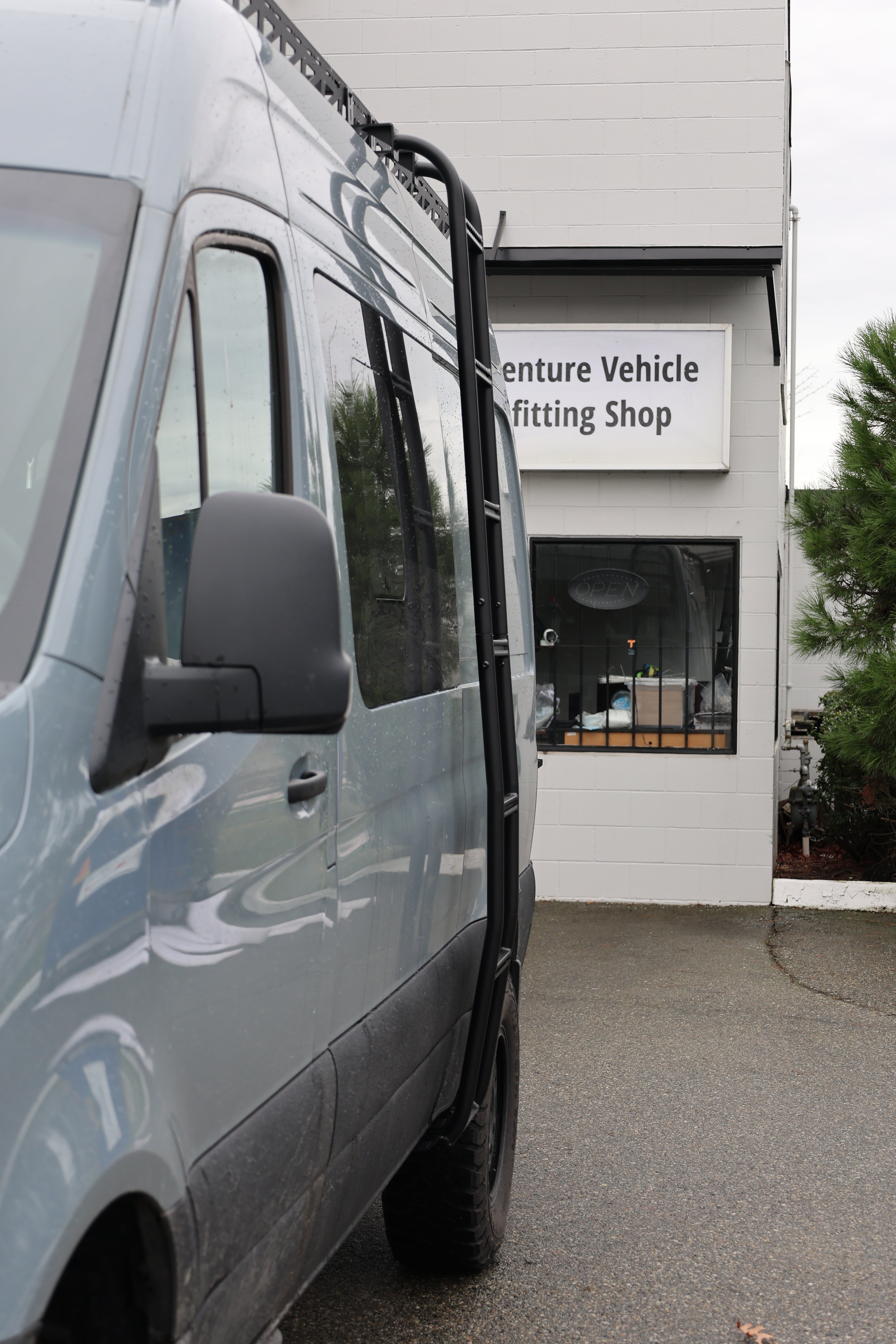 Sprinter with Side Ladder