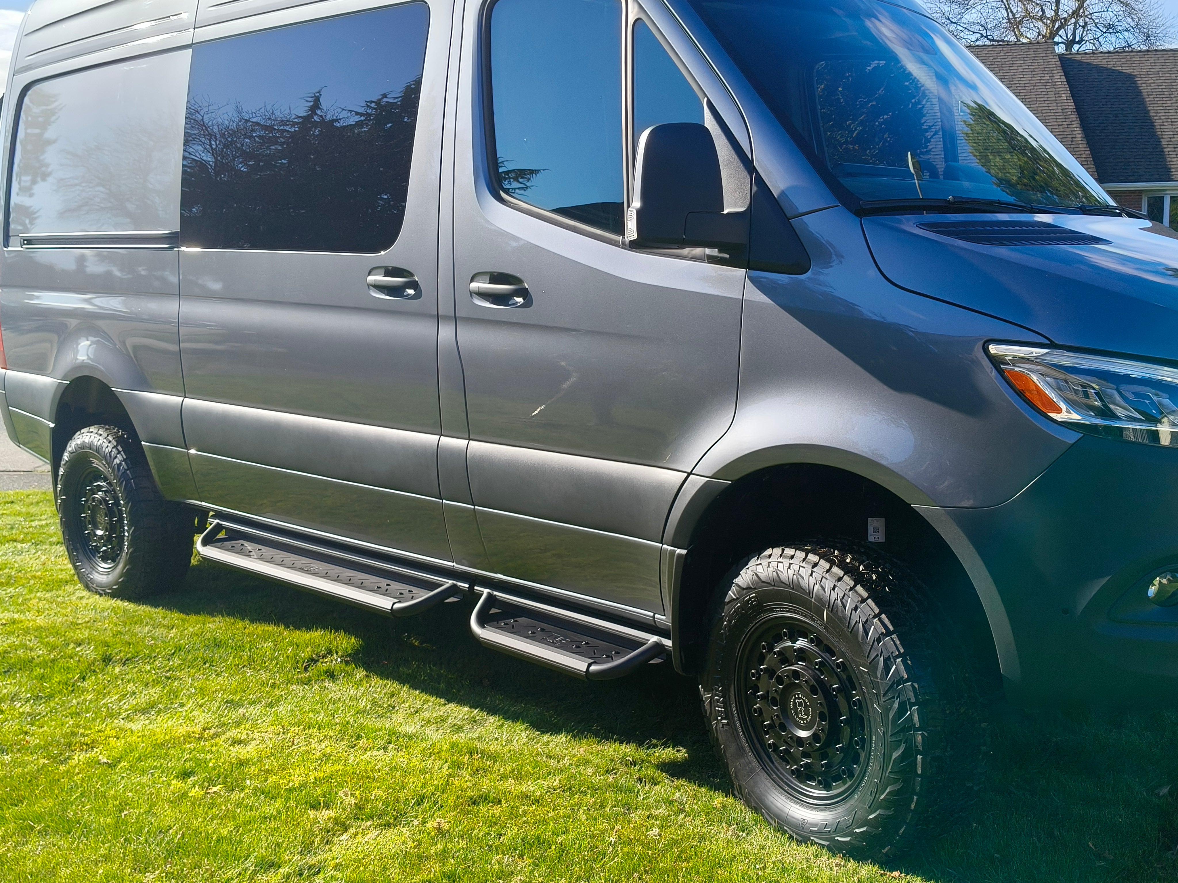 Sprinter anti-slip modular drop down running boards